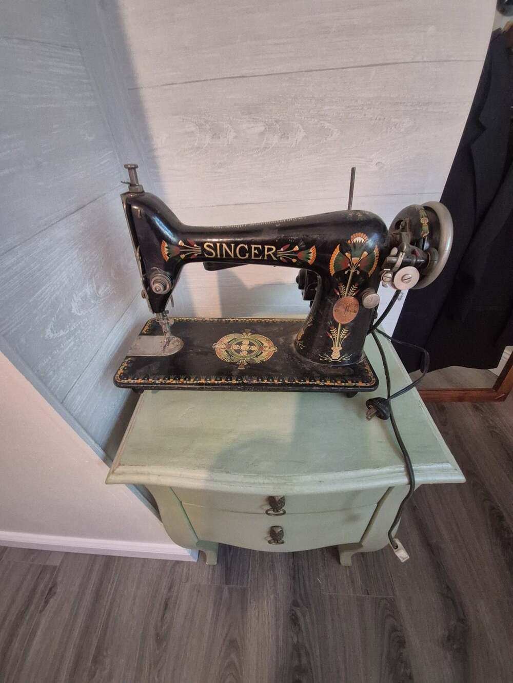 Antique Singer Model 66 Lotus Decal Sewing Machine